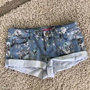 🌺Tinseltown floral denim shorts🌺